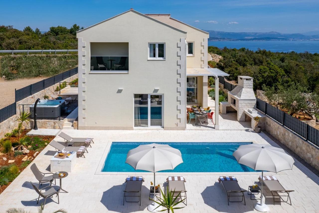 Ora With Heated Pool, Whirlpool, 4 Bedrooms Villa